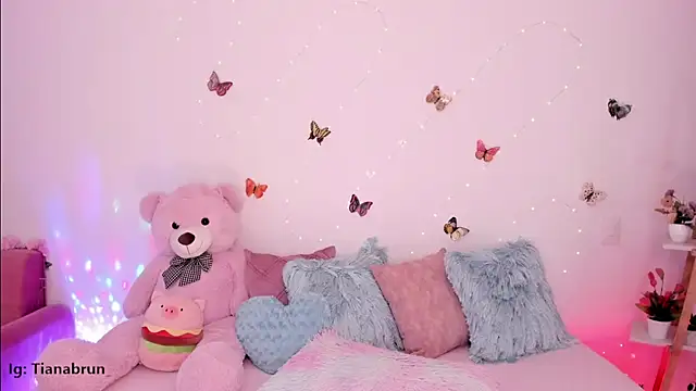 Snapshot of Zara_uwu_ chatting on November 13, 2025, 10:47 am Zara uwu online show from November 13, 2025, 10:47 am