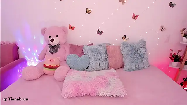 Snapshot of Zara_uwu_ chatting on November 22, 2025, 12:15 pm Zara uwu online show from November 22, 2025, 12:15 pm