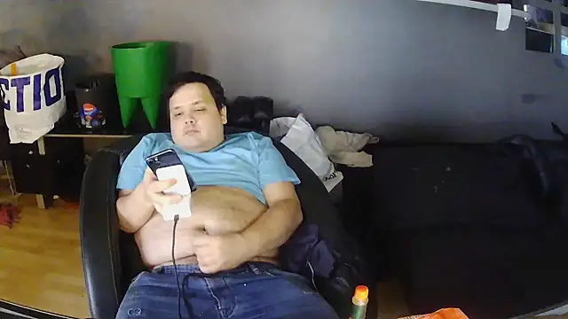 Snapshot of Bebemickey75 chatting on November 10, 2025, 3:33 pm Bebemickey75 online show from November 10, 2025, 3:33 pm