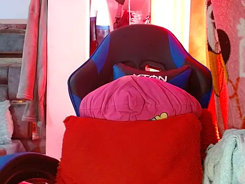 coral1727 online show from February 4, 2025, 6:49 pm