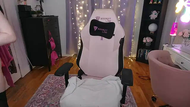 rachelbrooksxx online show from February 8, 2025, 7:49 pm