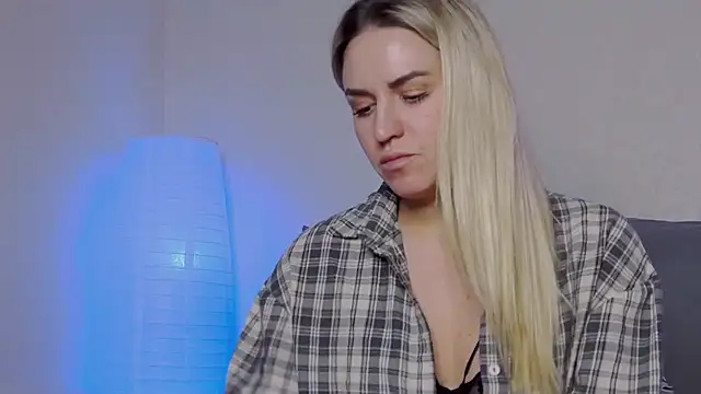 SofiJames online show from December 21, 2024, 9:01 am