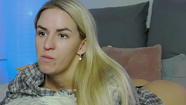 SofiJames online show from January 12, 2025, 9:40 am