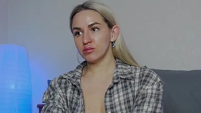 SofiJames online show from January 15, 2025, 9:56 am