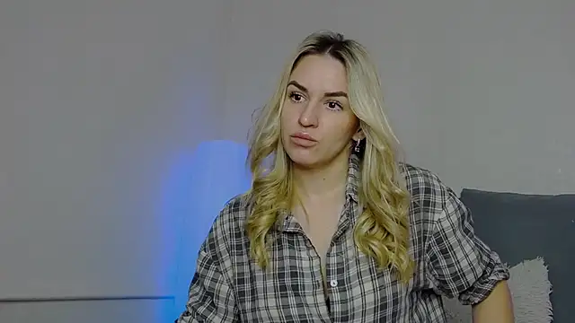 SofiJames online show from February 16, 2025, 6:32 am