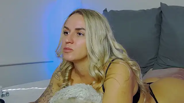 SofiJames online show from September 21, 2025, 7:10 am