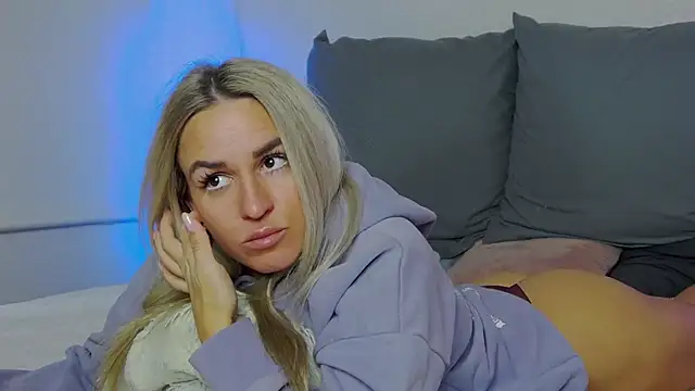 SofiJames online show from October 4, 2025, 6:44 am