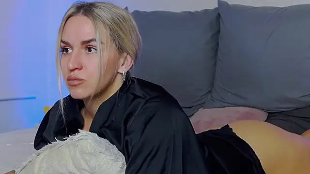 SofiJames online show from October 8, 2025, 6:55 am