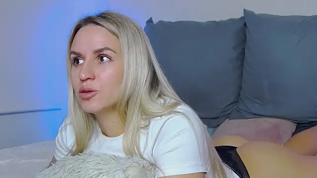 SofiJames online show from October 26, 2025, 7:03 am