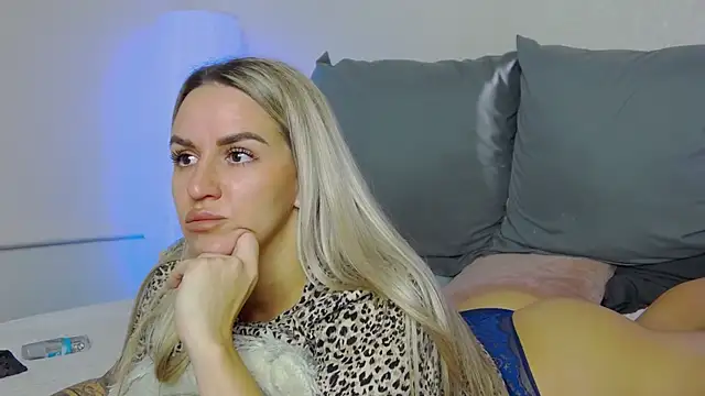 SofiJames online show from November 9, 2025, 6:33 am