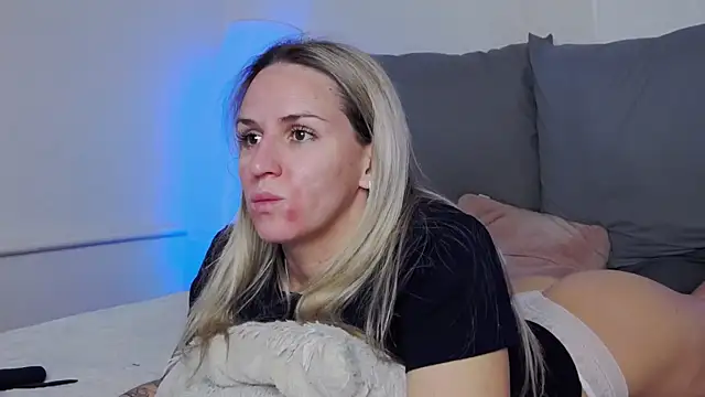 SofiJames online show from December 14, 2025, 6:30 am