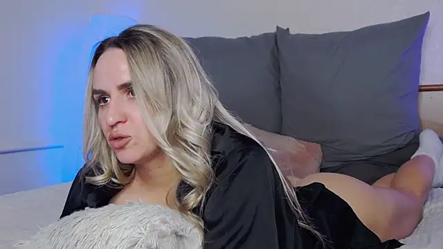 SofiJames online show from December 16, 2025, 6:51 am