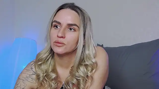 SofiJames online show from December 18, 2025, 6:08 am