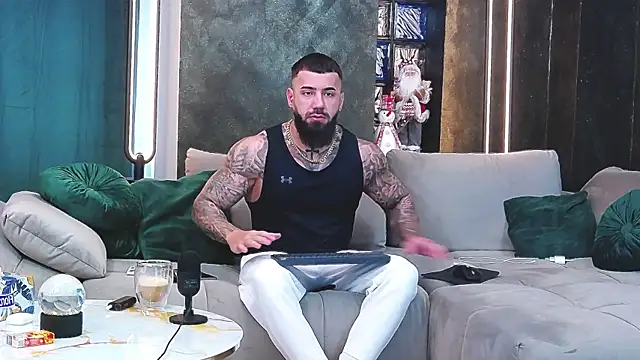 masterkingofmusclee online show from January 3, 2025, 8:21 am