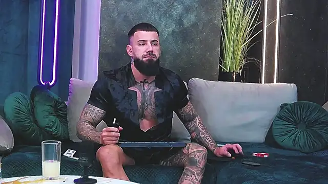 masterkingofmusclee online show from January 7, 2025, 7:17 pm