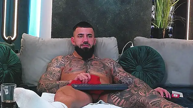 masterkingofmusclee online show from January 14, 2025, 12:45 pm