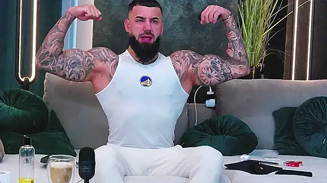 masterkingofmusclee online show from January 21, 2025, 6:43 am