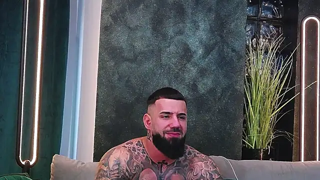 masterkingofmusclee online show from February 3, 2025, 10:25 am