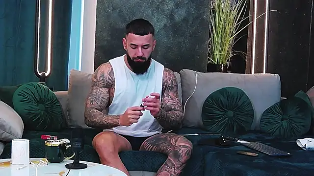 masterkingofmusclee online show from February 7, 2025, 7:07 am