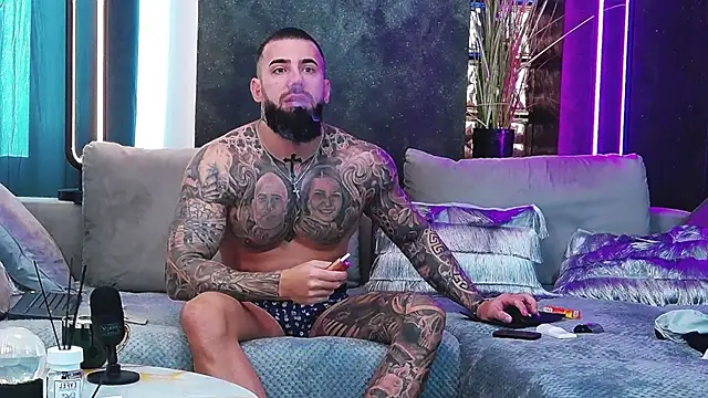 masterkingofmusclee online show from February 25, 2025, 7:09 am