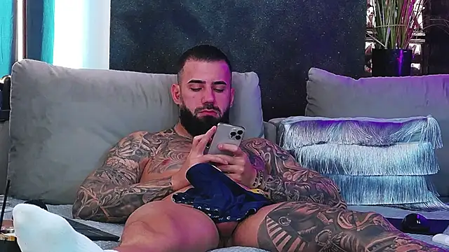 masterkingofmusclee online show from February 25, 2025, 10:15 am