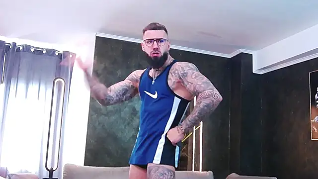 masterkingofmusclee online show from March 10, 2025, 7:32 am