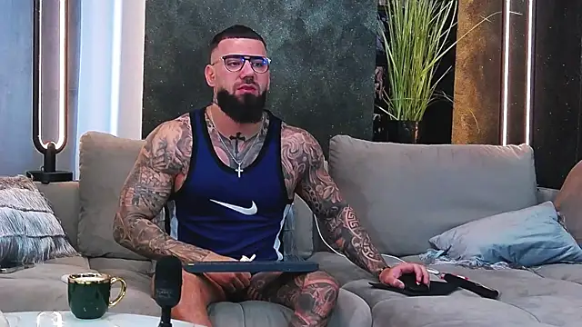 masterkingofmusclee online show from March 17, 2025, 7:13 am