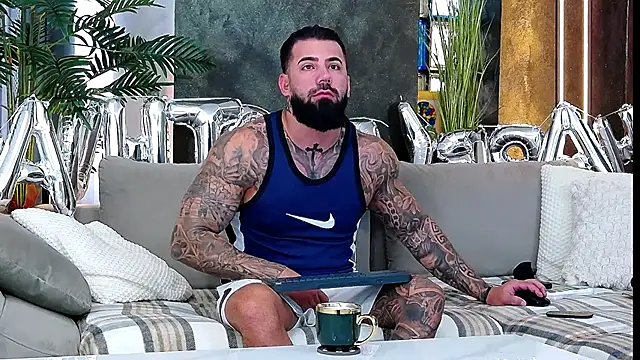 masterkingofmusclee online show from October 24, 2025, 6:43 am