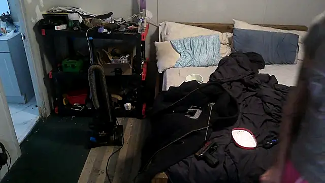 Bi curious86 online show from November 4, 2025, 5:01 pm