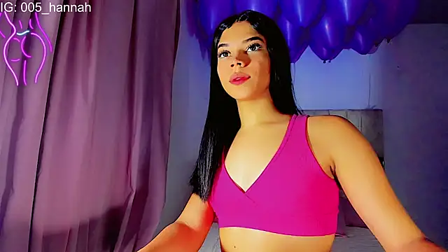 Snapshot of Hannahsmit chatting on October 31, 2025, 10:49 am Hannahsmit online show from October 31, 2025, 10:49 am