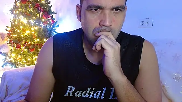 Snapshot of geeklatin88 chatting on December 17, 2025, 6:30 am geeklatin88 online show from December 17, 2025, 6:30 am