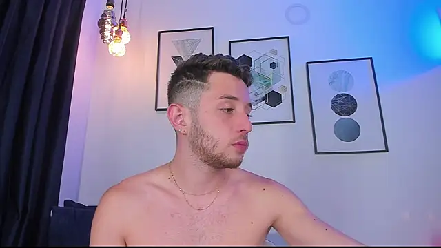 Snapshot of Juan_Castano chatting on January 3, 2025, 9:57 pm Juan Castano online show from January 3, 2025, 9:57 pm