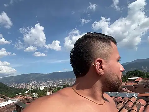 Snapshot of Juan_Castano chatting on January 15, 2025, 8:05 pm Juan Castano online show from January 15, 2025, 8:05 pm