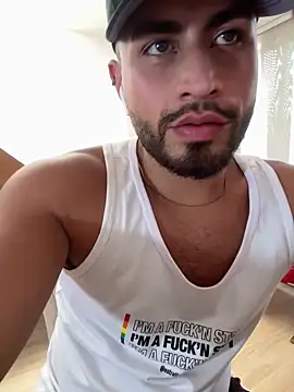 Snapshot of Juan_Castano chatting on January 28, 2025, 7:21 pm Juan Castano online show from January 28, 2025, 7:21 pm