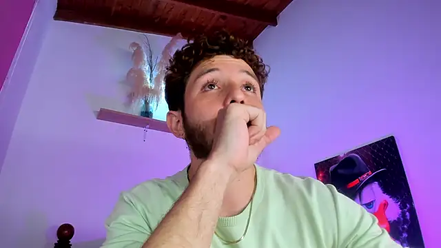 Snapshot of Juan_Castano chatting on November 20, 2025, 8:41 pm Juan Castano online show from November 20, 2025, 8:41 pm