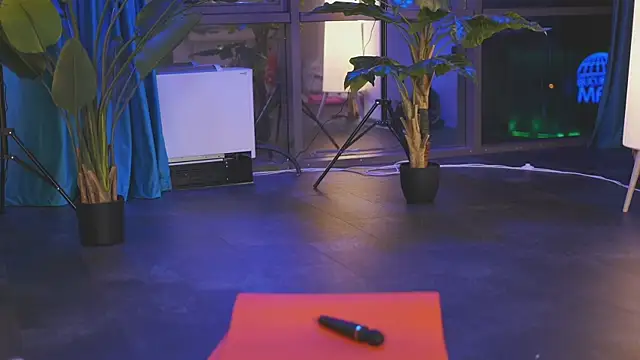 Assmerising online show from February 15, 2025, 10:52 pm