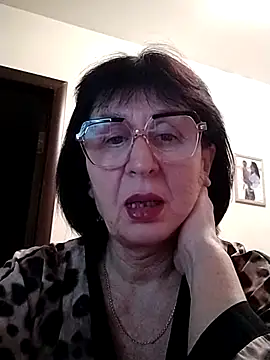 AlbinaXPretty online show from January 28, 2025, 6:49 pm