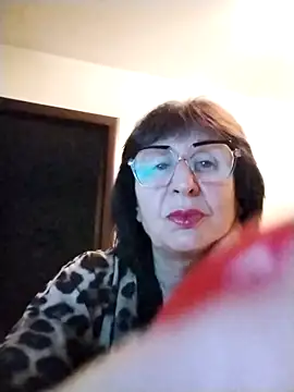 AlbinaXPretty online show from November 17, 2025, 9:31 pm