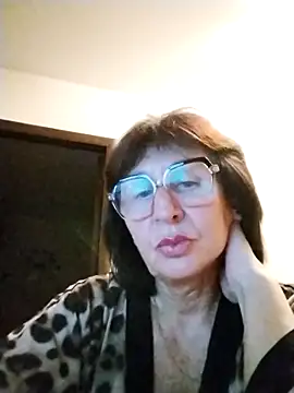 AlbinaXPretty online show from November 18, 2025, 4:33 pm