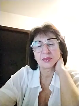 AlbinaXPretty online show from November 19, 2025, 8:42 pm