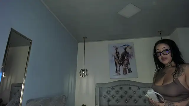 ayshel   online show from October 27, 2025, 8:35 pm