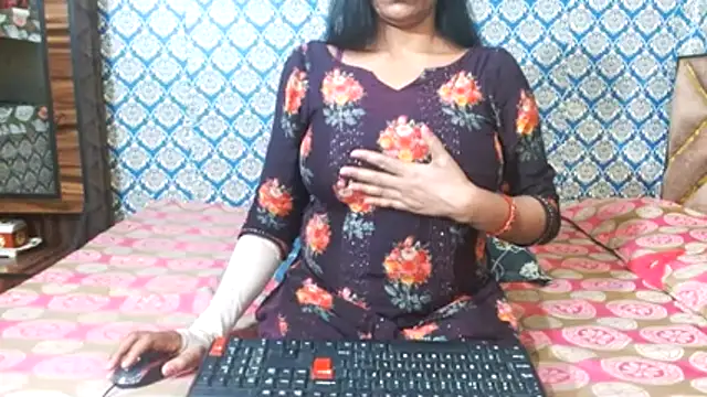 Snapshot of nikitahot3 chatting on November 20, 2025, 2:28 pm nikitahot3 online show from November 20, 2025, 2:28 pm