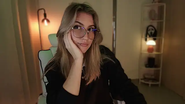 Dakotaa  online show from December 1, 2025, 4:06 am