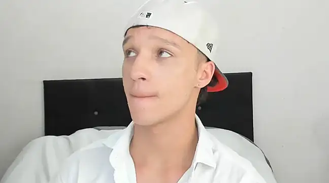 Snapshot of angelcortes chatting on December 24, 2024, 2:01 pm angelcortes online show from December 24, 2024, 2:01 pm