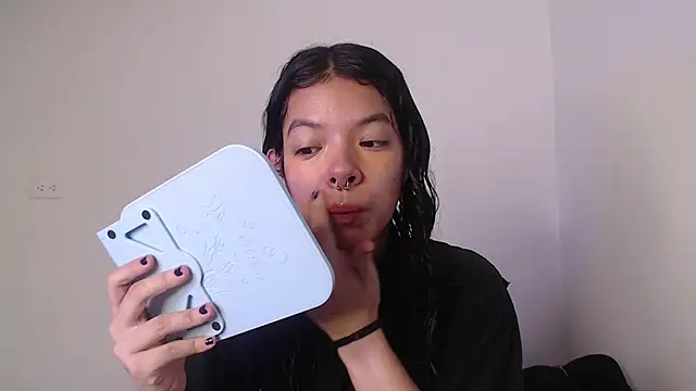 yungelitamor  online show from January 16, 2025, 4:49 am