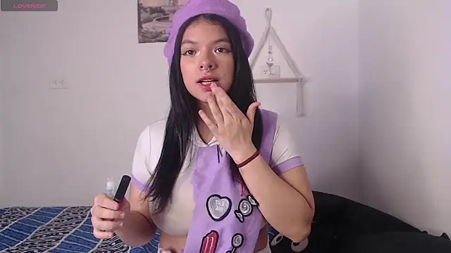 yungelitamor  online show from February 27, 2025, 8:17 am