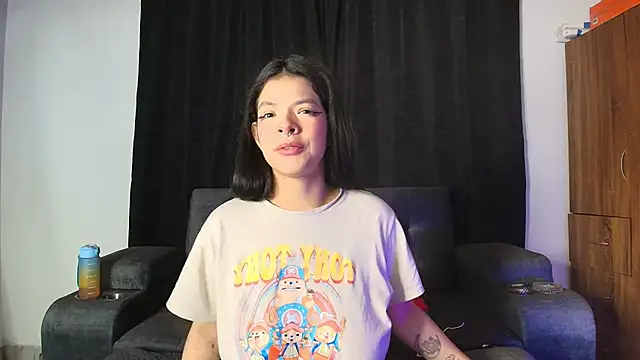 yungelitamor  online show from September 22, 2025, 5:20 am