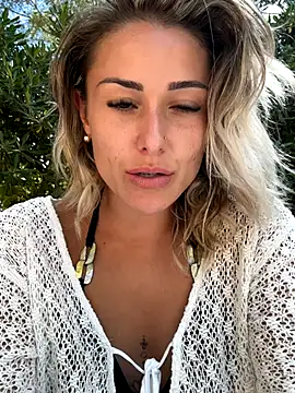 petrouchkaaa  online show from September 17, 2025, 12:29 pm