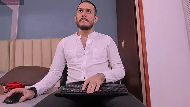 jeanpiere  online show from November 6, 2025, 3:29 am