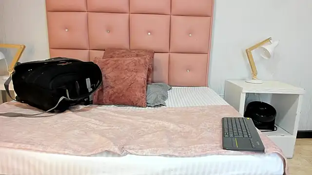 lhiamfit online show from November 14, 2025, 3:49 am